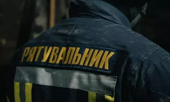 Вибухи у Києві: повідомляють про повторне влучення в офісну будівлю